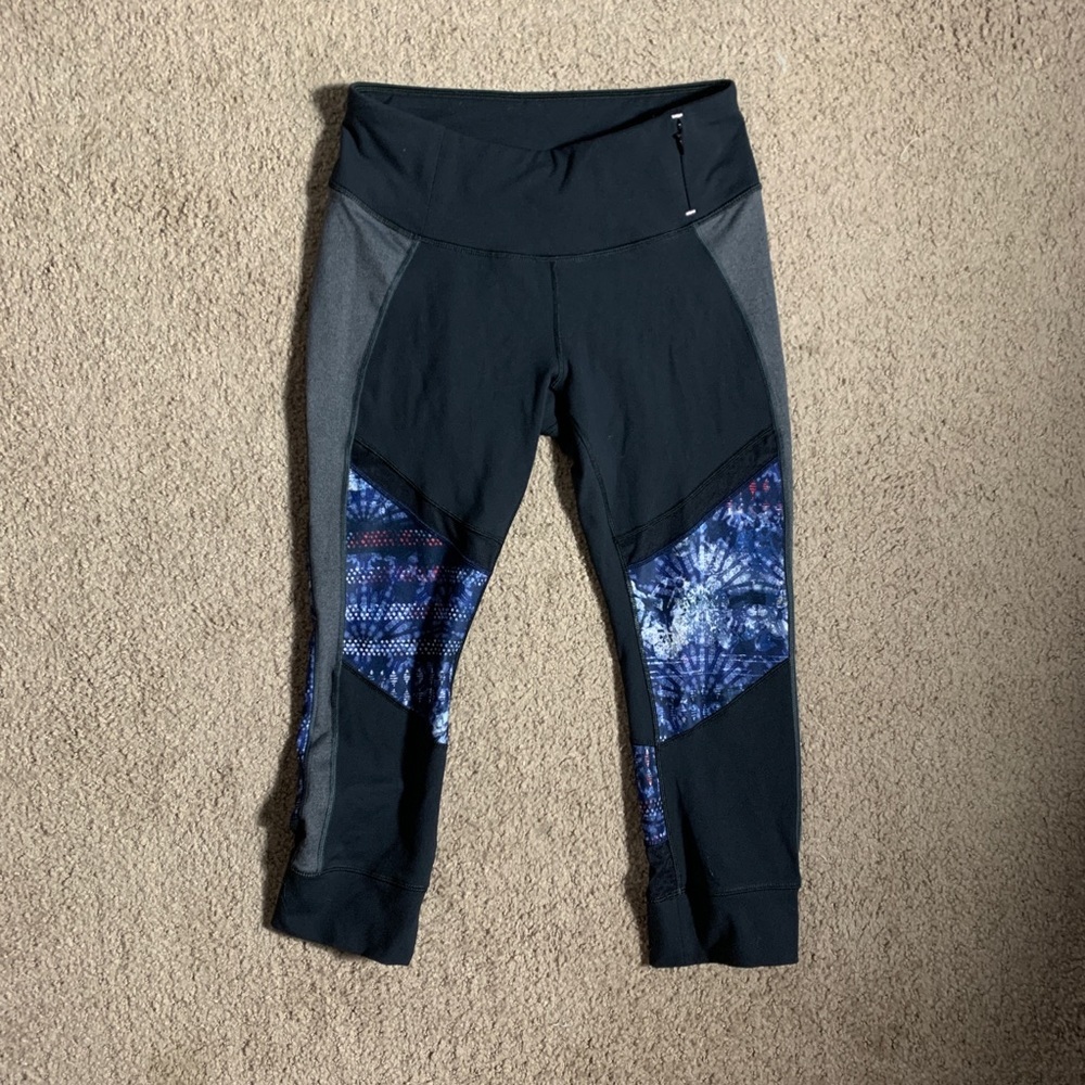 Calia Carrie Underwood Cropped Capri Leggings